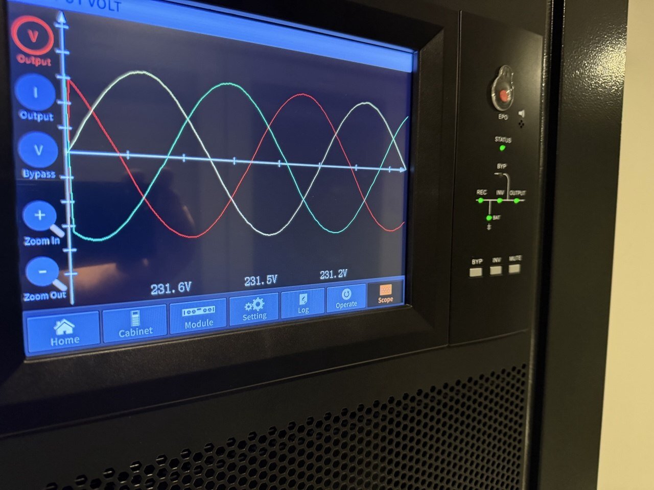 UPS output waveform measurement at DataOne HQ (AMS01)